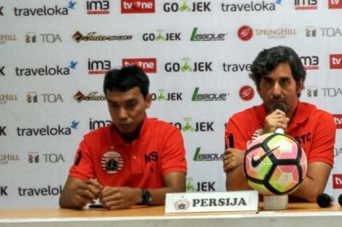 Pelatih Pelatih Persija Jakarta, Stefano Cugurra, memberikan keterangan kepada media pada Jumat (13/10/2017), jelang melawan Persegres Gresik United. 