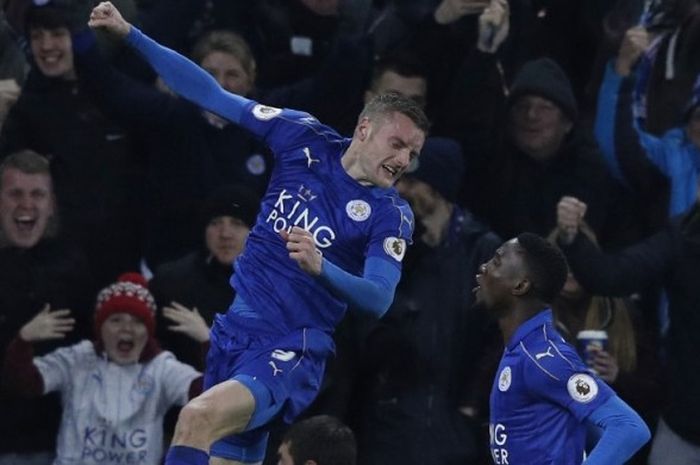 Penyerang Leicester City, Jamie Vardy, merayakan golnya dalam pertandingan Premier League melawan Liverpool, 27 Februari 2017. 