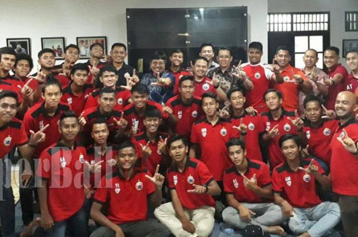 Suasana pembubaran Persija U-19 di Kantor Persija, Duren Tiga, Jakarta Selatan, Senin (2/10/2017).