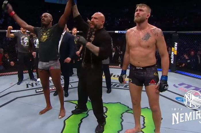 Jon Jones berhasil memenangkan laga UFC 232 melawan Alexander Gustafsson, Minggu (30/12/2018) WIB.