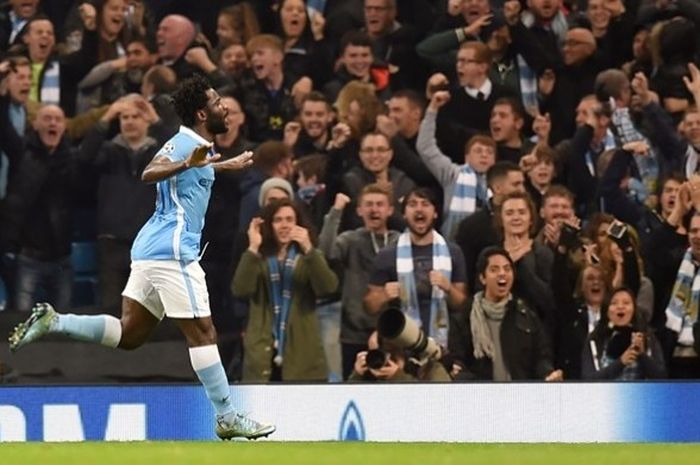 Striker Manchester City, Wilfried Bony, merayakan gol timnya ke gawang Sevilla pada partai fase grup Liga Champions di Stadion Etihad, 21 Oktober 2015.