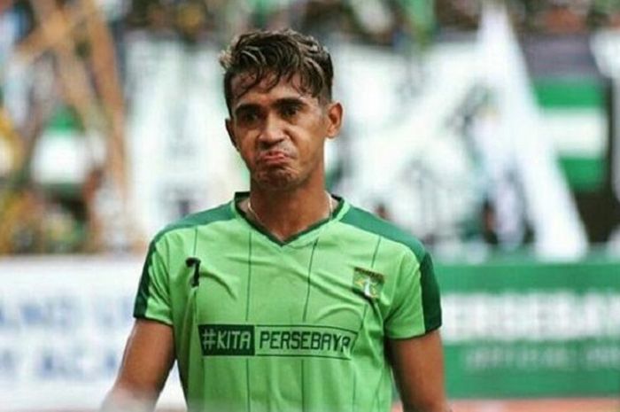 Sidik Saimima, pemain yang dicoret manajemen Persebaya pada bursa transfer putaran kedua Liga1 2018 dan hijrah ke Perseru Serui.