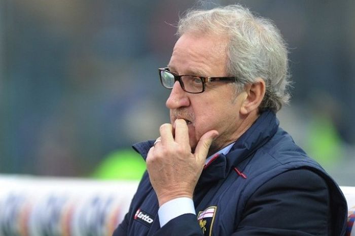 Luigi Delneri ketika masih menukangi Genoa pada 25 November 2012.