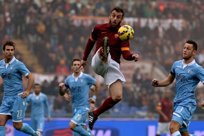 Pertandingan derbi ibu kota Italia antara AS Roma vs Lazio pada 11 Januari 2015.