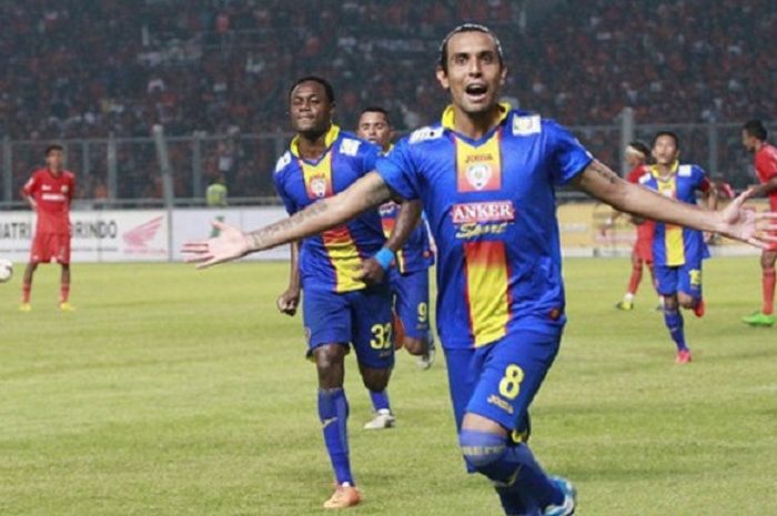 Gustavo Lopez saat memperkuat Arema di ISL 2014 silam.