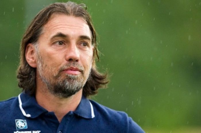 Pelatih Martin Schmidt, saat mendampingi FSV Mainz berlatih menjelang laga uji coba melawan AS Monaco di Meyrin, Swiss, pada 22 Juli 2015.