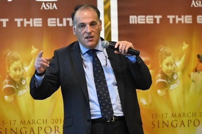 Presiden La Liga Spanyol, Javier Tebas, menghadiri sebuah konferensi pers di Singapura, pada 16 Maret 2016.