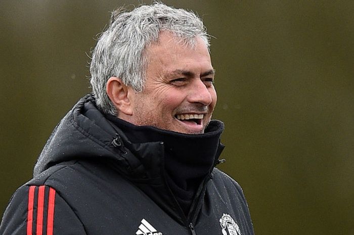  Manajer Manchester United, Jose Mourinho, memimpin sesi latihan timnya di Carrington, Manchester, Inggris, pada 12 Maret 2018. 