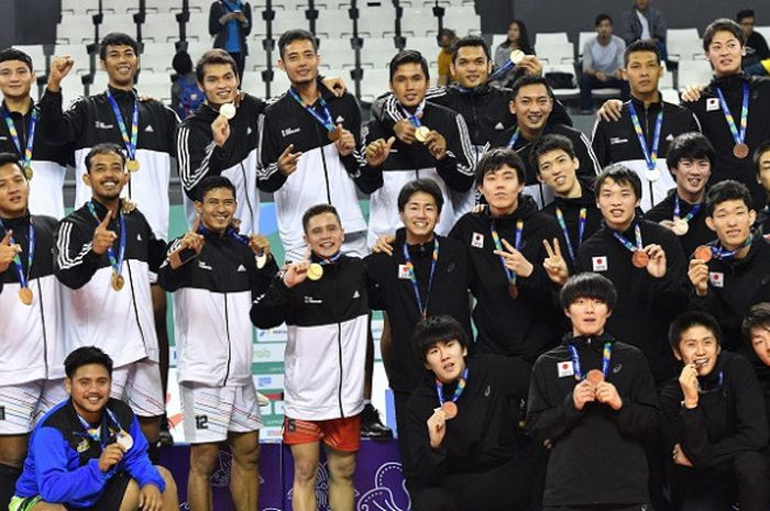 Suasana acara penghargaan pemenang usai laga final bola voli putra 18th Asian Games Invitation Tournament 2018 di Tennis Indoor Senayan, Jakarta, Kamis (15/2/2018).