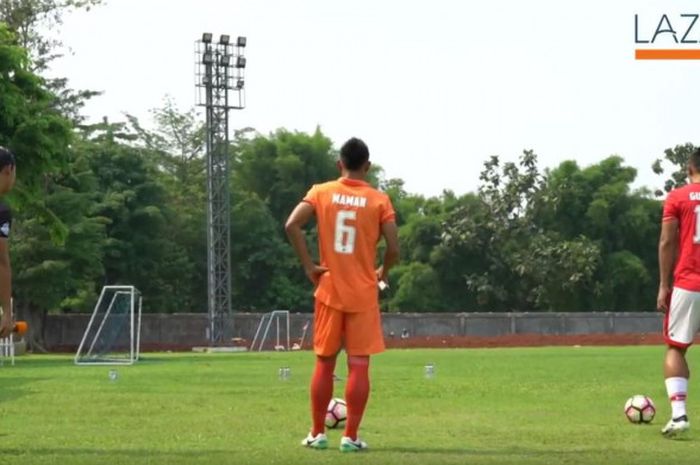 Sesi adu skill Lazada Indonesia dengan para pemain Persija, Ryuji Utomo, Maman Abdurrahman, dan Gunawan Dwi Cahyo. Sesi dilakukan sebagai bagian kampanye Lazada #MenujuLondon.