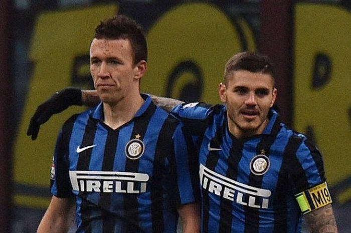 Ivan Perisic merayakan gol dengan Mauro Icardi pada laga Serie A antara Inter Milan kontra Palermo di Stadio Giuseppe Meazza, 06 Maret 2016. 