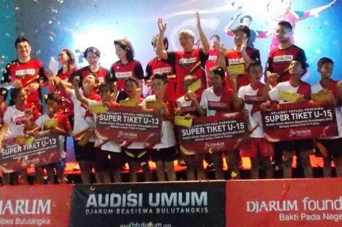 Para pemain yang lolos seleksi dalam Audisi Umum Djarum Beasiswa Bulutangkis  di Bandung yang berakhir pada Senin (14/3/2016) di GOR Bikasoga Bandung.