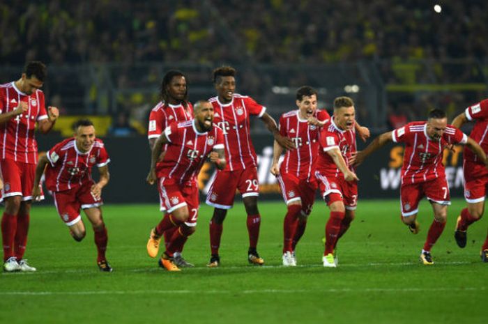 Luapan kegembiraan pemain FC Bayern Muenchen saat menjuarai Piala Super Jerman di Stadion Signal Iduna Park, Dortmund, Jerman, Sabtu (5/8/2017).