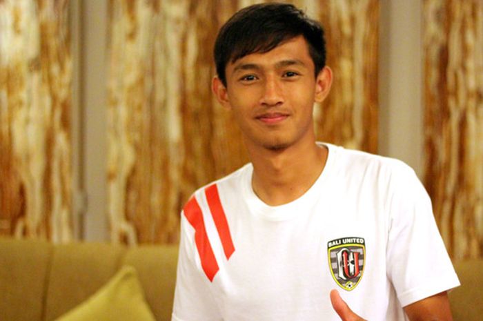 Pemain Bali United sekaligus Timnas U-19 Indonesia, Hanis Saghara saat ditemui BolaSport.com di Hotel Lor In, Surakarta pada Jumat (2/2/2018).