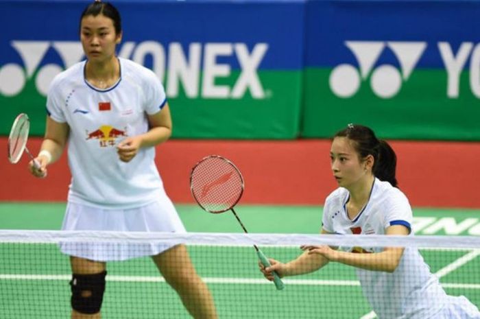 Pasangan ganda putri China, Huang Yaqiong (depan)/Tang Jinhua, saat menjalani pertandingan pada turnamen India Open 2018.