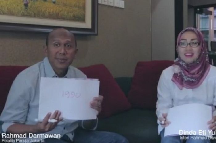 Pelatih Rahmad Darmawan dan Istri, Dinda Eti Yulianti. 