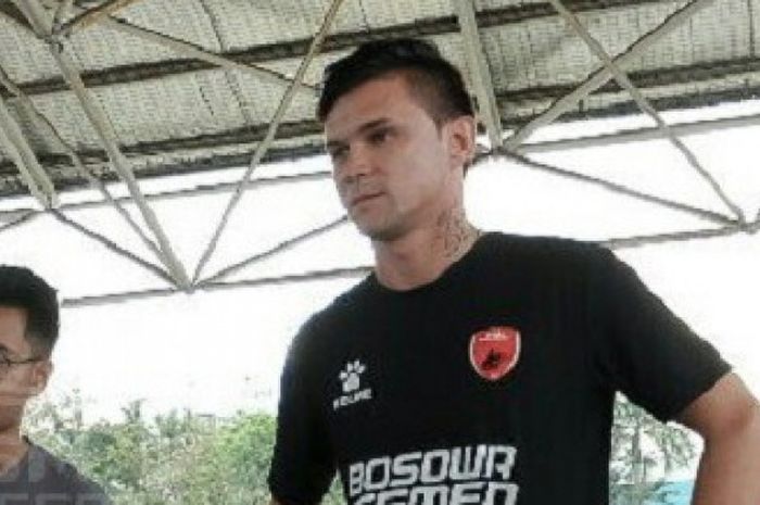 Pavel Purishkin mengikuti latihan bersama skuat PSM Makassar. 