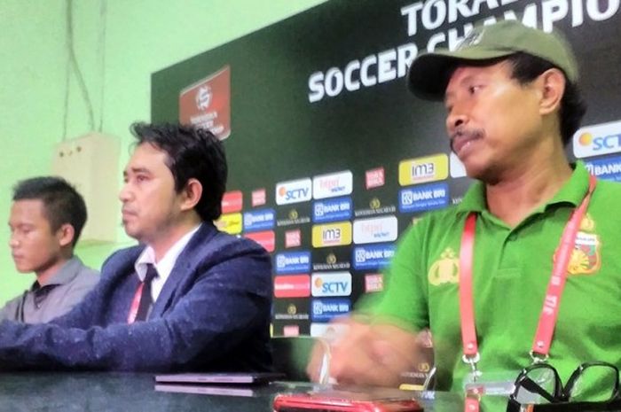 Pelatih Bhayangkara FC, Ibnu Grahan, memberikan keterangan pers usai laga kontra PSM Makassar, Senin (21/11).