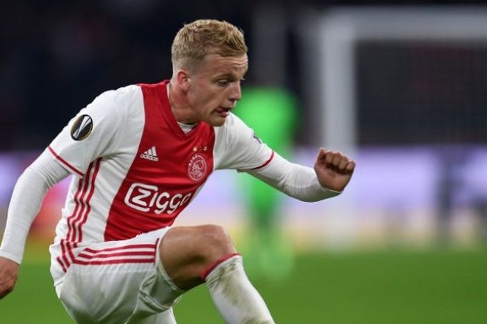 Donny van de Beek saat berlaga bersama Ajax Amsterdam.