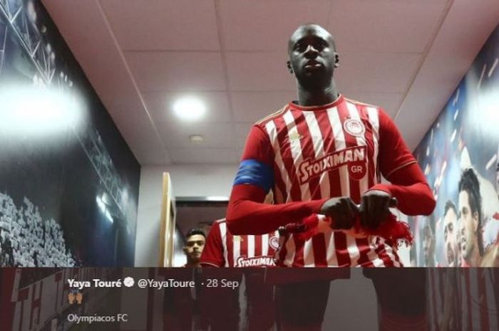 Mantan pemain Barcelona dan Manchester City asal Pantai Gading, Yaya Toure, bersiap laga bersama klubnya barunya, Olympiakos.