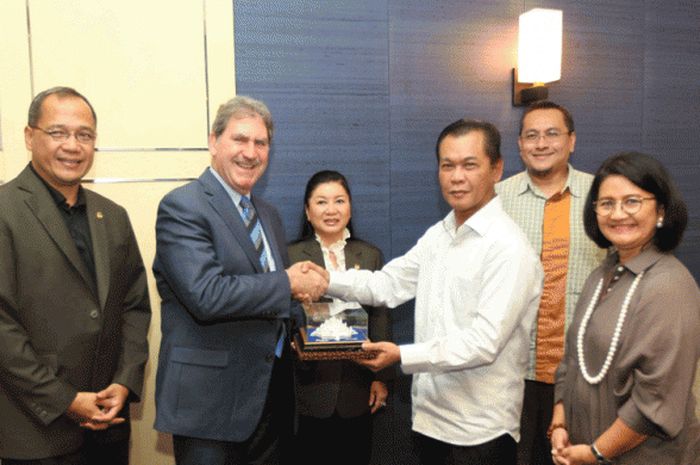 Presiden ITF, David Haggerty, bertemu Wakil Ketua KOI, Muddai Madang, di Jakarta, Selasa (17/1).