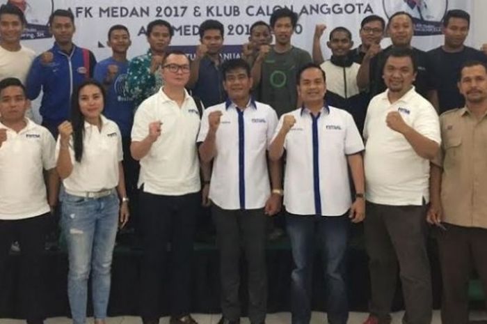 Pengurus AFK Medan dalam Sosialisasi Kompetisi dan Kejuaraan AFK Medan 2017 kepada klub calon anggota di Medan, Sabtu (14/1/2017). 