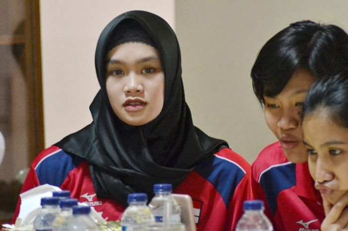 Kapten timnas bola voli putri Indonesia, Wilda Siti Nurfadilah, bereaksi setelah doa bersama dalam acara pelepasan oleh PBVSI di Padepokan Voli, Sentul, Bogor, Jawa Barat, Selasa (15/8/2017).