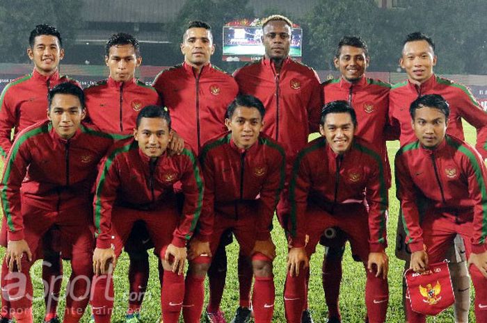 Skuat Timnas U-23 Indonesia di sepak mula laga uji coba melawan Timnas U-23 Thailand di Stadion PTIK, Jakarta, Kamis (31/5/2018).        