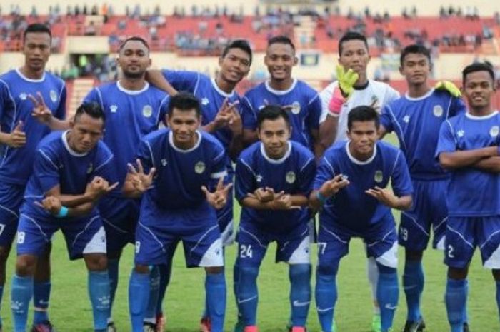 Penggawa PSIM Yogyakarta berfoto sebelum laga uji coba melawan Blitar United di Stadion Sultan Agung, Bantul, Jumat (6/4/2018). 