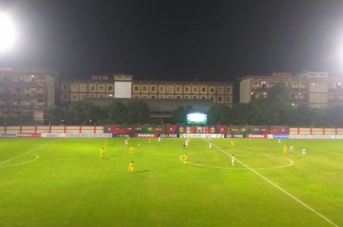 Suasana pertandingan laga Liga 1 pekan ke-9 Liga 1 antara Bhayangkara FC melawan Mitra Kukar di Stadion PTIK, Jakarta, Kamis (17/5/2018).