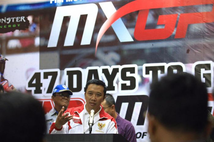 Menteri Pemuda dan Olahraga Indonesia, Imam Nahrawi, dalam acara jumpa pers FIM Motocross World Championship 2018 pada Senin (14/5/2018) di Jakarta