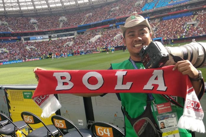  Herka Yanis Pangaribowo, fotografer Tabloid BOLA yang meliput langsung Piala Dunia 2018 di Rusia. 