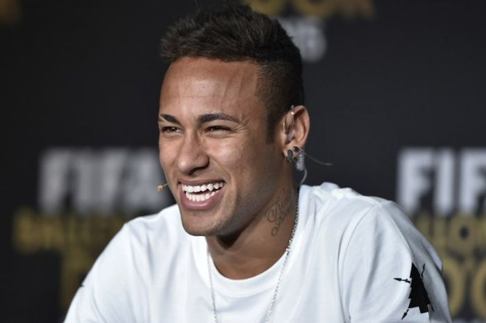 Neymar saat jumpa pers usai acara FIFA Ballon d'Or di Zurich, Swiss (11/1/2016).