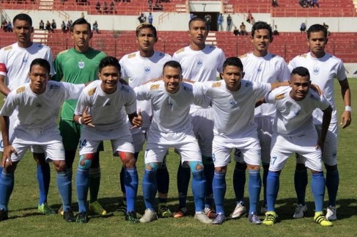 Pose pemain PSIS Semarang sebelum laga kontra PSIM Yogyakarta pada laga Grup 4 ISC B di Stadion Sultan Agung, Bantul, Sabtu (30/7/2016). 