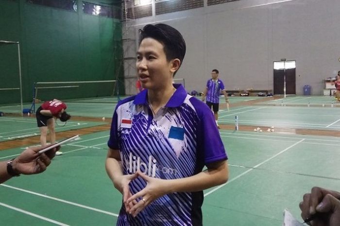 Pemain ganda campuran nasional, Liliyana Natsir, menjalani sesi wawancara dengan awak media di pelatnas bulu tangkis di Cipayung, Jakarta, Jumat (3/3/2017).