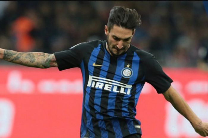 Pemain Inter Milan, Matteo Politano, beraksi dalam partai kontra Genoa di Giuseppe Meazza, Sabtu (3/11/2018)