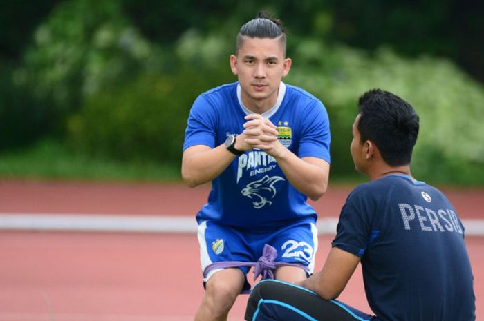 Kim melakukan pemulihan cedera kaki kiri di sesi latihan