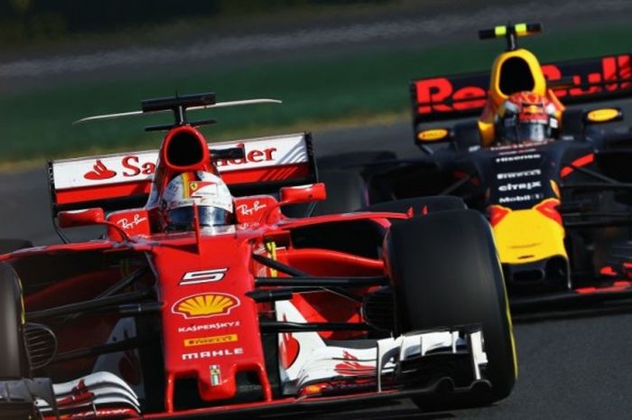Sebastian Vettel saat mengendarai Scuderia Ferrari SF70H dalam Australian Formula One Grand Prix di Albert Park, 26 Maret 2017. 