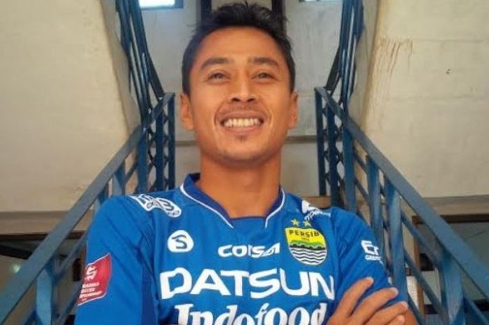 Pemain Barito Putera, Samsul Arif, Munif saat masih berseragam Persib Bandung pada musim 2016