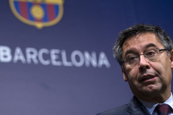Presiden FC Barcelona, Josep Maria Bartomeu, dalam konferensi pers di Camp Nou, Barcelona, 2 Oktober