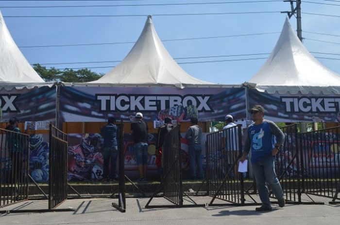 Suasana ticket box MXGP Asia 2018 di International Motocross Track Bukit Semarang Baru (BSB), Mijen,