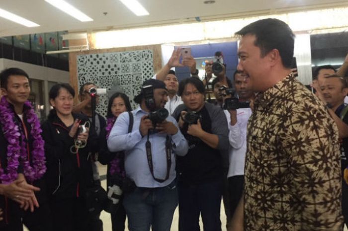 Menteri Pemuda dan Olahraga, Imam Nahrawi, saat menyambut atlet bulutangkis usai berlaga di Kejuaraan Beregu Asia 2018 di kantor Kemenpora, Jakarta, Senin (12/2/2018).