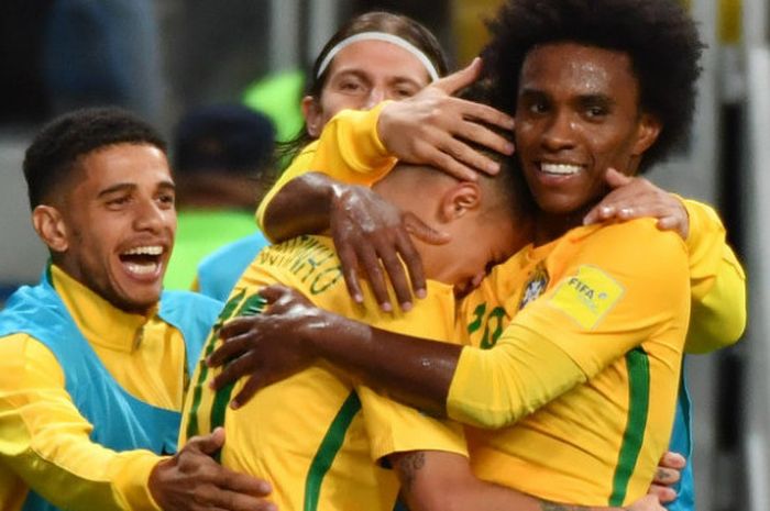 Gelandang Brasil, Philippe Coutinho, melakukan selebrasi sambil emnangis seusai menjebol gawang Ekuador dalam Kualifikasi Piala Dunia 2018 pada Jumat (1/9/2017)