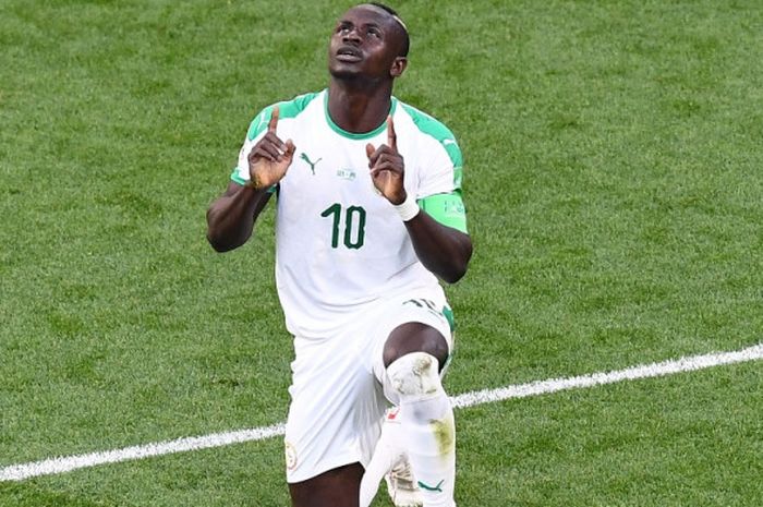 Pemain bintang timnas Senegal, Sadio Mane, melakukan selebrasi setelah mencetak gol ke gawang Jepang pada laga penyisihan Grup H Piala Dunia 2018 di Ekaterinburg Arena, Minggu (24/6/2018).