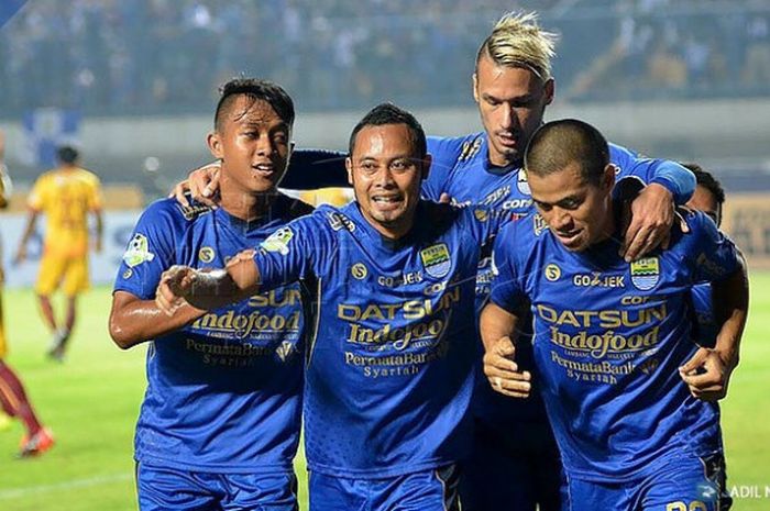 Persib Bandung merayakan gol nya ke gawang Sriwijaya FC di Stadion Gelora Bandung Lautan Api.