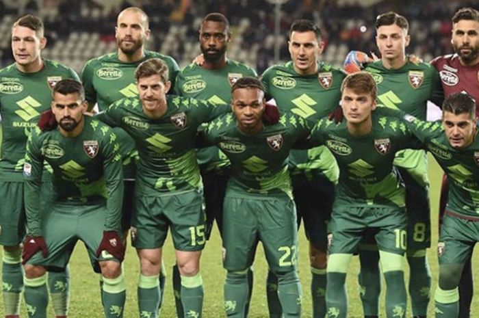 Torino mengenakan jersey berwarna hijau saat laga kontra Atalanta, (3/12/2017) untuk mengenang tragedi Chapecoense.