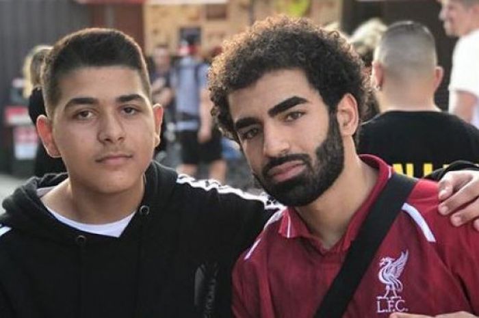 Mehdi (kanan) tukang cukur Australia yang mirip dengan Mohamed Salah.