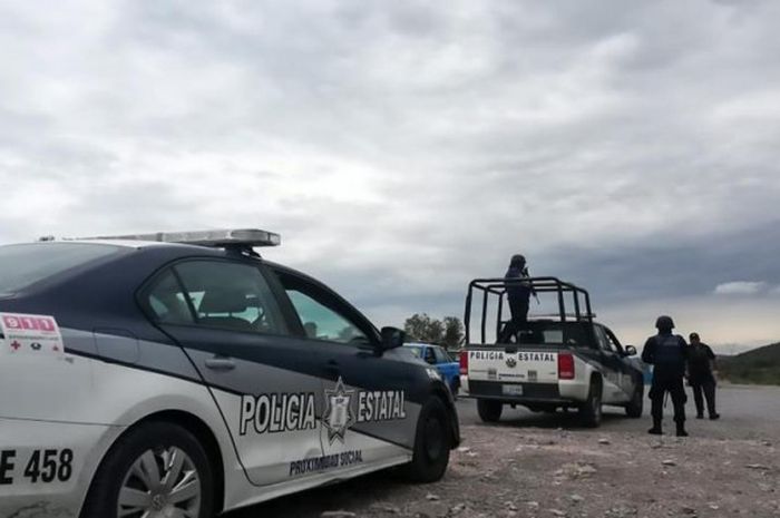 Pihak kepolisian datang ke lapangan untuk menyelidiki aksi penembakan laga sepak bola amatir Meksiko, yakni San Lorenzo Ometepec dan Real Tepeaca.