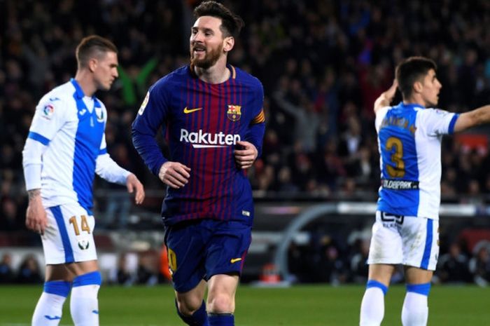 Lionel Messi (tengah) merayakan golnya untuk Barcelona ke gawang Leganes dalam partai Liga Spanyol di Camp Nou, Barcelona, 7 April 2018.