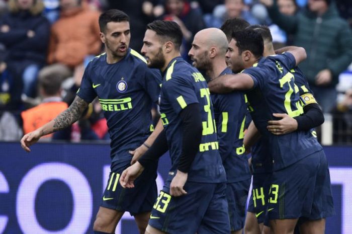 Para pemain Inter Milan merayakan gol ke gawang SPAL pada laga Liga Italia di Stadion Paolo Mazza, Ferrara, 28 Januari 2018.